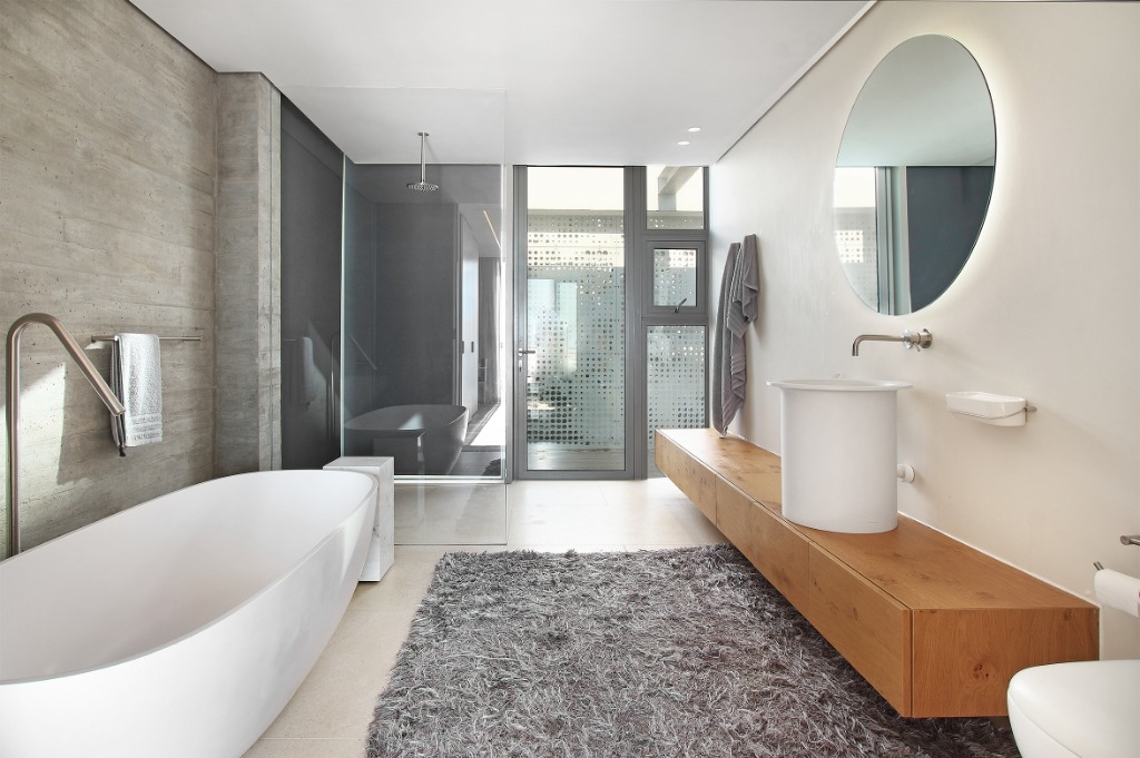 Photo 13 of Ocean View Splendour accommodation in Bantry Bay, Cape Town with 5 bedrooms and 5 bathrooms