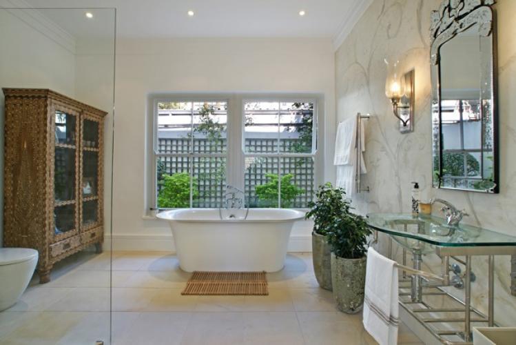 Photo 9 of Oranjezicht Villa accommodation in Oranjezicht, Cape Town with 4 bedrooms and 4 bathrooms