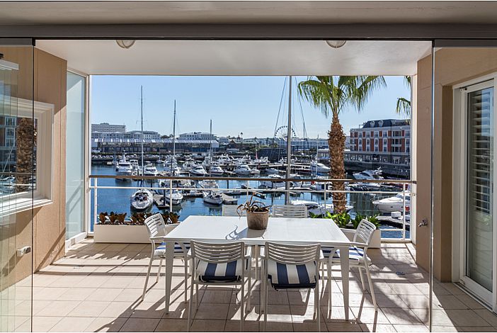 Photo 6 of Paregon 205 accommodation in V&A Waterfront, Cape Town with 3 bedrooms and 2 bathrooms