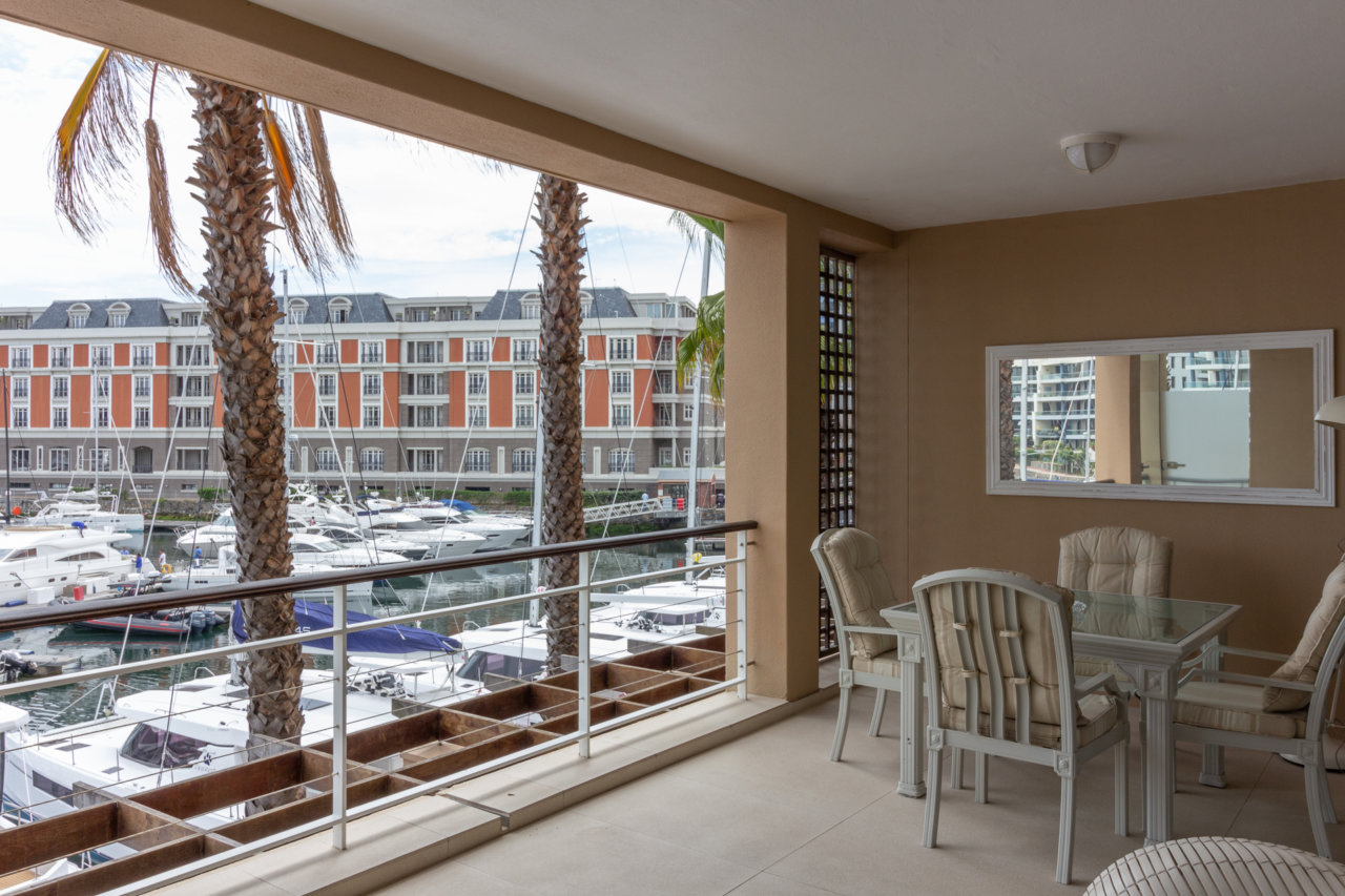 Photo 15 of Parergon 104 accommodation in V&A Waterfront, Cape Town with 1 bedrooms and 1 bathrooms