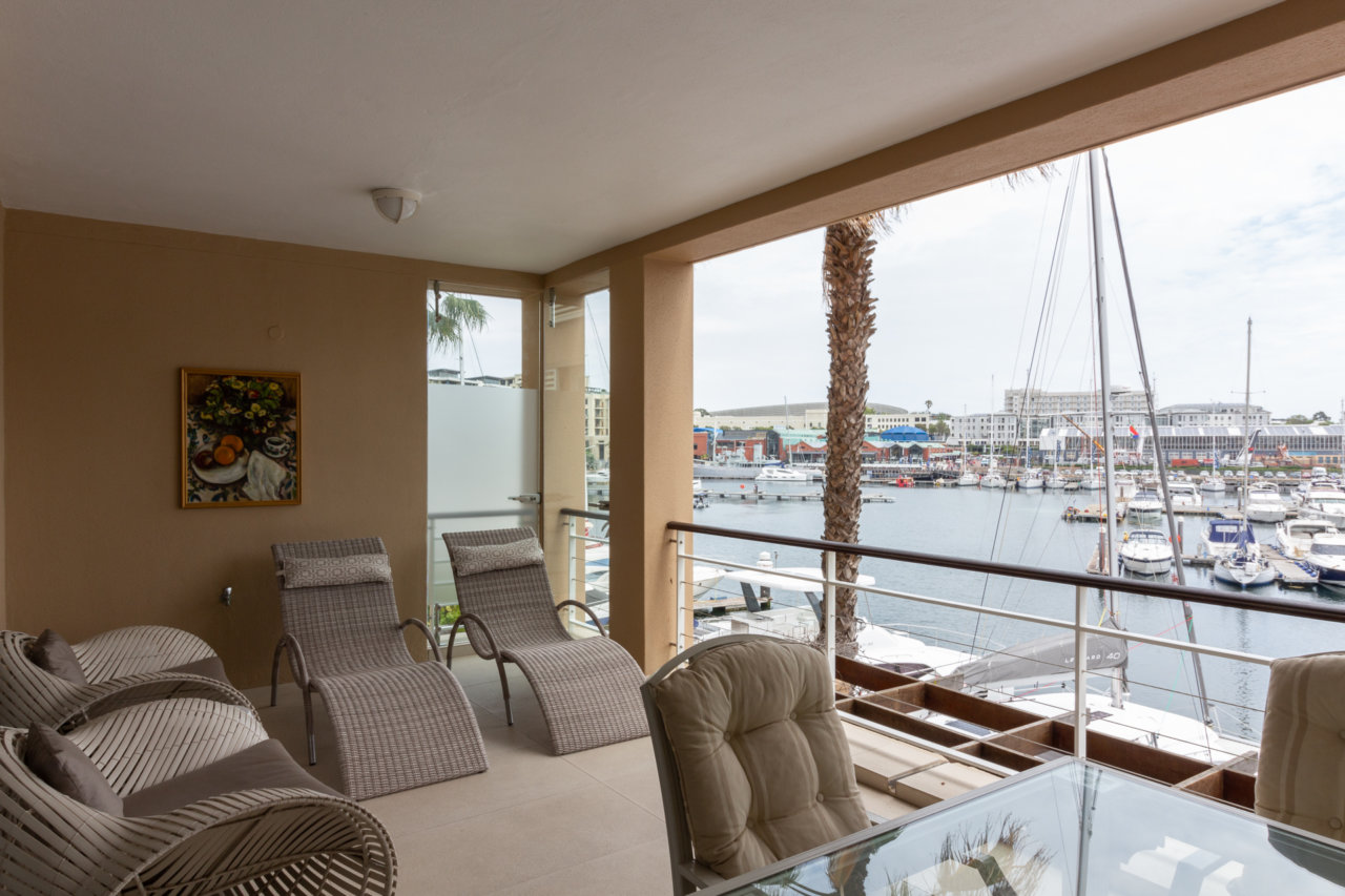 Photo 9 of Parergon 104 accommodation in V&A Waterfront, Cape Town with 1 bedrooms and 1 bathrooms