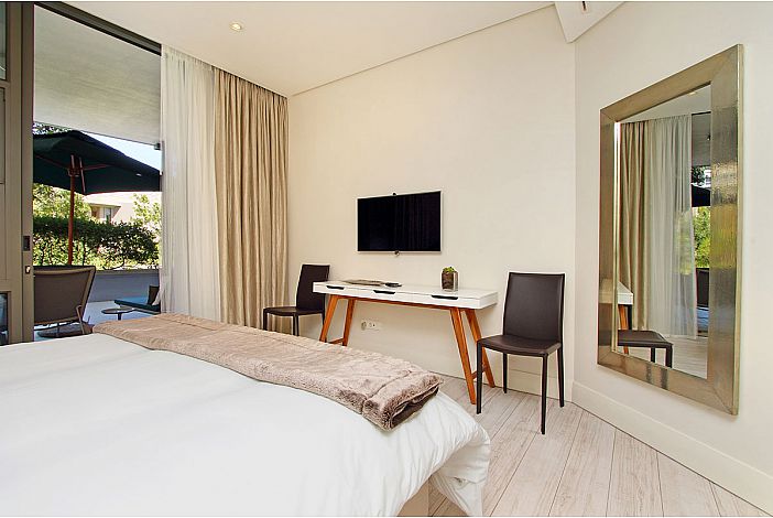 Photo 14 of Pembroke 009 accommodation in V&A Waterfront, Cape Town with 1 bedrooms and 1 bathrooms