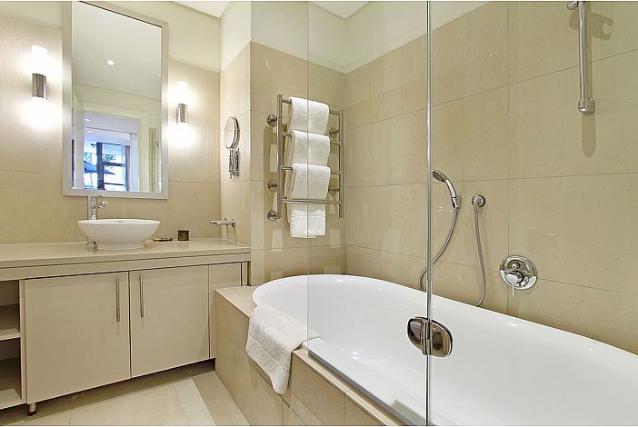Photo 16 of Pembroke 009 accommodation in V&A Waterfront, Cape Town with 1 bedrooms and 1 bathrooms