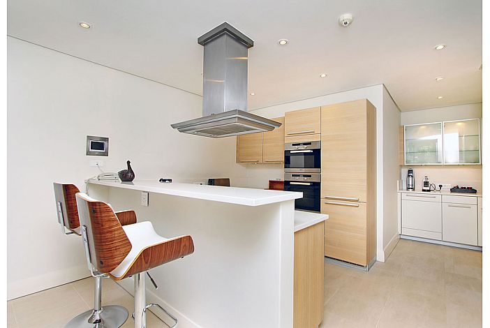 Photo 17 of Pembroke 009 accommodation in V&A Waterfront, Cape Town with 1 bedrooms and 1 bathrooms