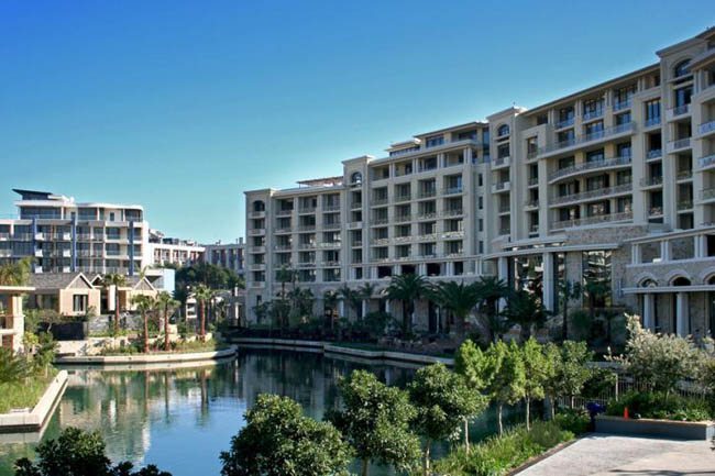 Photo 1 of Pembroke 104 accommodation in V&A Waterfront, Cape Town with 1 bedrooms and 1 bathrooms