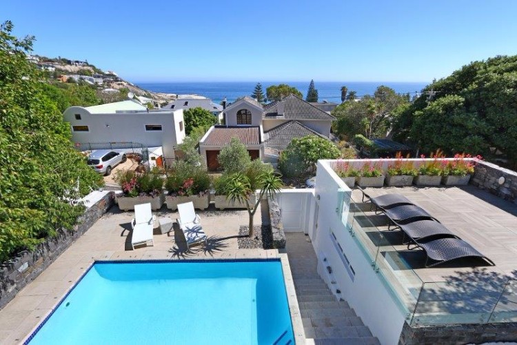 Photo 14 of Sea-esta accommodation in Llandudno, Cape Town with 4 bedrooms and 3 bathrooms