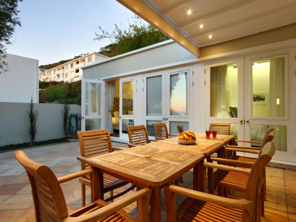 Photo 3 of Six Selbourne accommodation in Sea Point, Cape Town with 4 bedrooms and 4 bathrooms