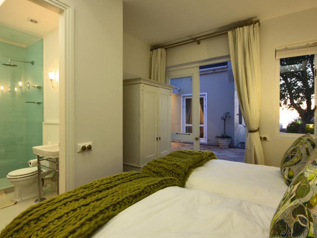 Photo 7 of Six Selbourne accommodation in Sea Point, Cape Town with 4 bedrooms and 4 bathrooms