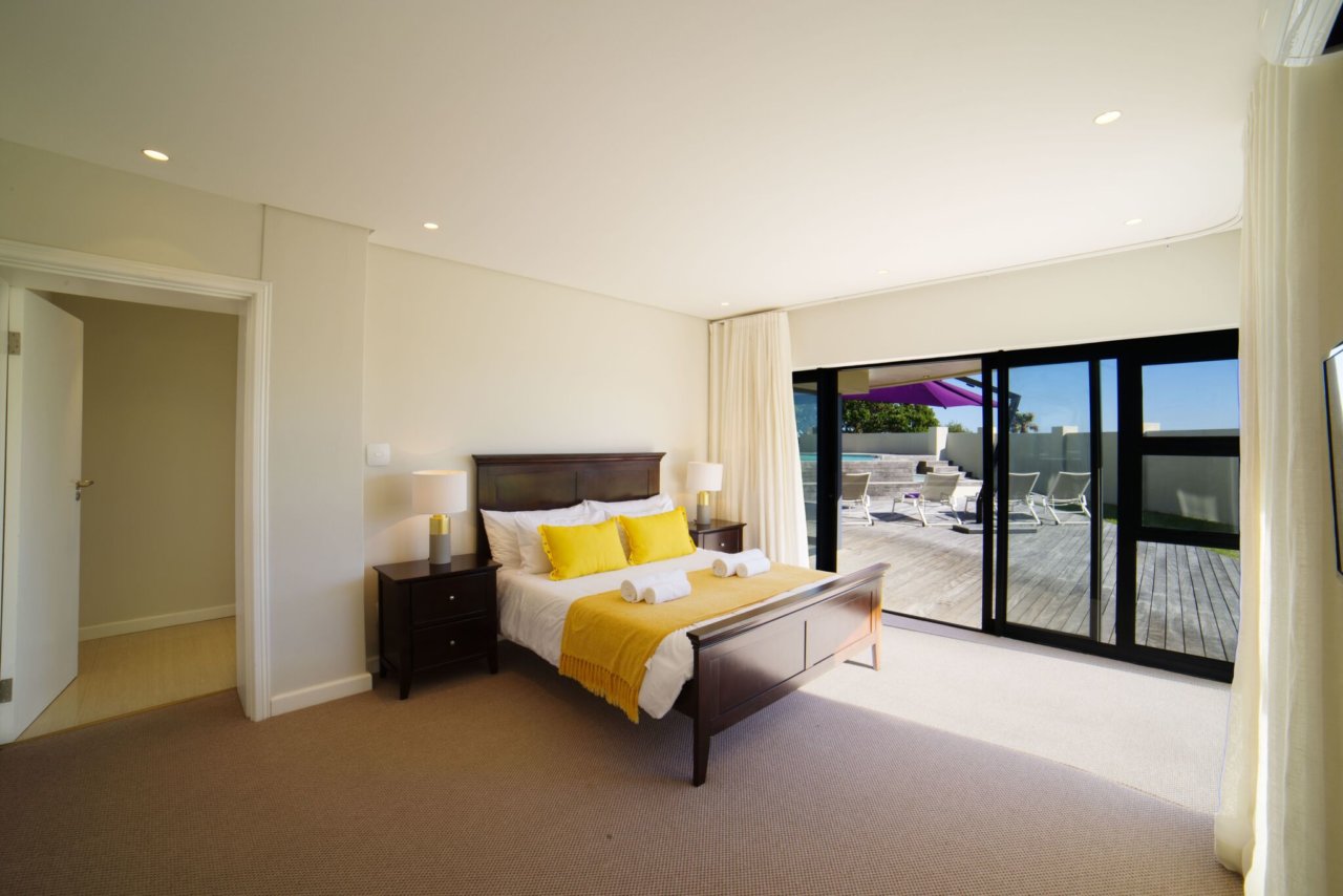 Photo 6 of Sunset Mansion accommodation in Llandudno, Cape Town with 7 bedrooms and 7 bathrooms