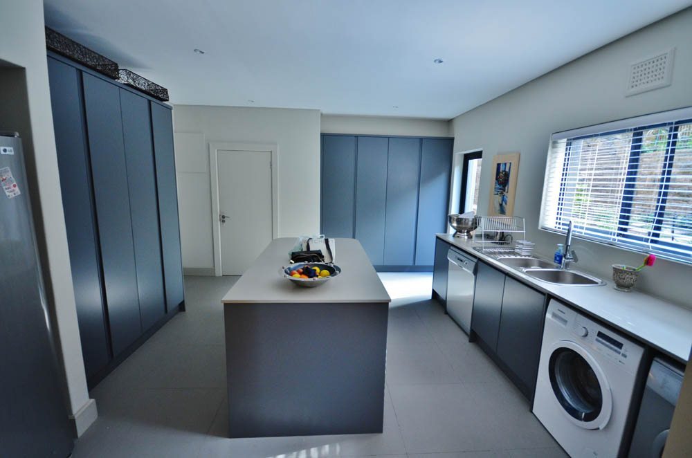 Photo 9 of The Glen Villa accommodation in Higgovale, Cape Town with 4 bedrooms and 4.5 bathrooms