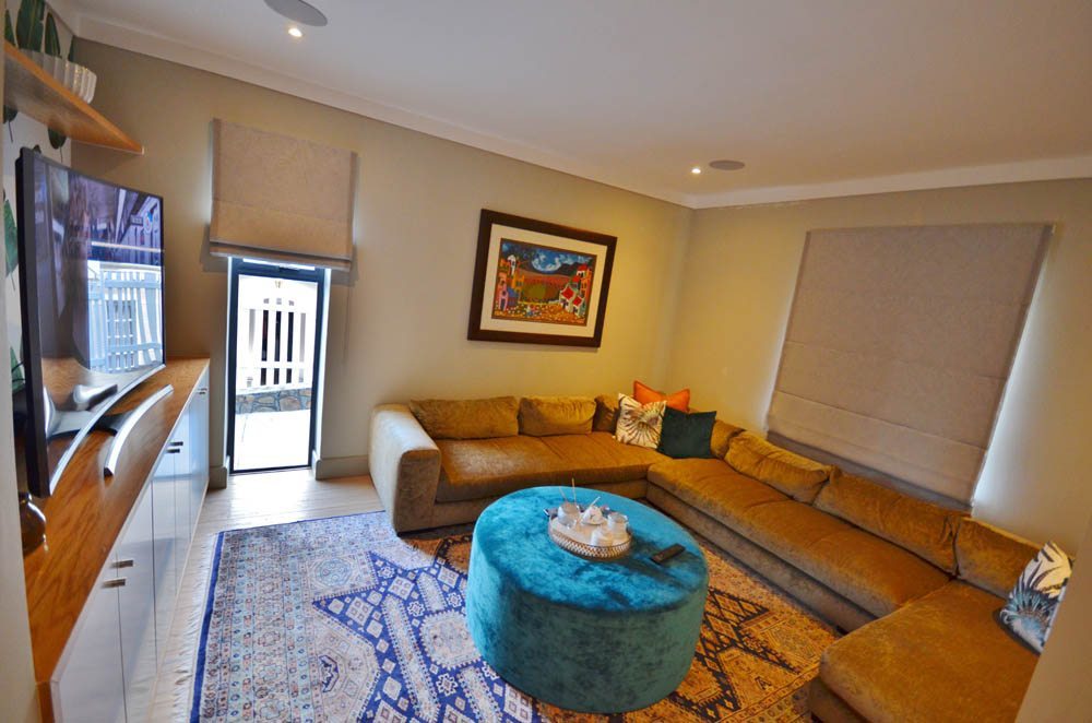 Photo 10 of The Glen Villa accommodation in Higgovale, Cape Town with 4 bedrooms and 4.5 bathrooms