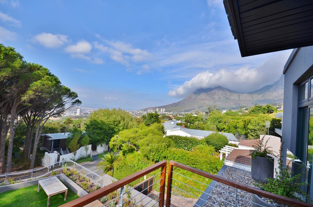 Photo 14 of The Glen Villa accommodation in Higgovale, Cape Town with 4 bedrooms and 4.5 bathrooms