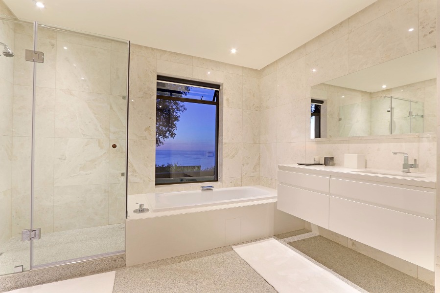 Photo 3 of Titan Villa accommodation in Bantry Bay, Cape Town with 5 bedrooms and 5 bathrooms
