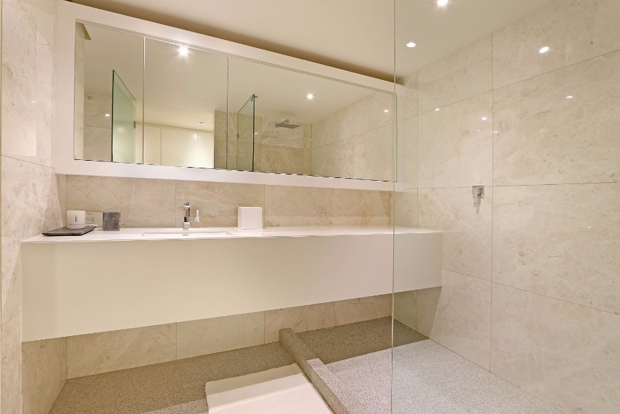 Photo 5 of Titan Villa accommodation in Bantry Bay, Cape Town with 5 bedrooms and 5 bathrooms
