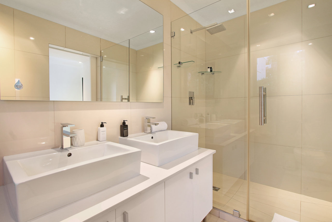 Photo 15 of Ty Gwyn Villa accommodation in Camps Bay, Cape Town with 3 bedrooms and 3 bathrooms