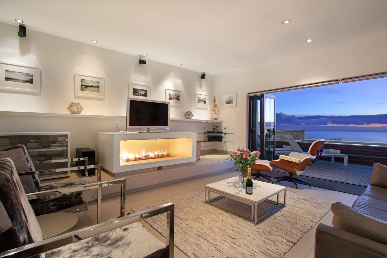 Photo 17 of Ty Gwyn Villa accommodation in Camps Bay, Cape Town with 3 bedrooms and 3 bathrooms