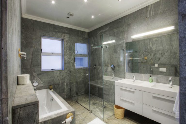 Photo 12 of Valentine Villa accommodation in Oranjezicht, Cape Town with 3 bedrooms and 2 bathrooms