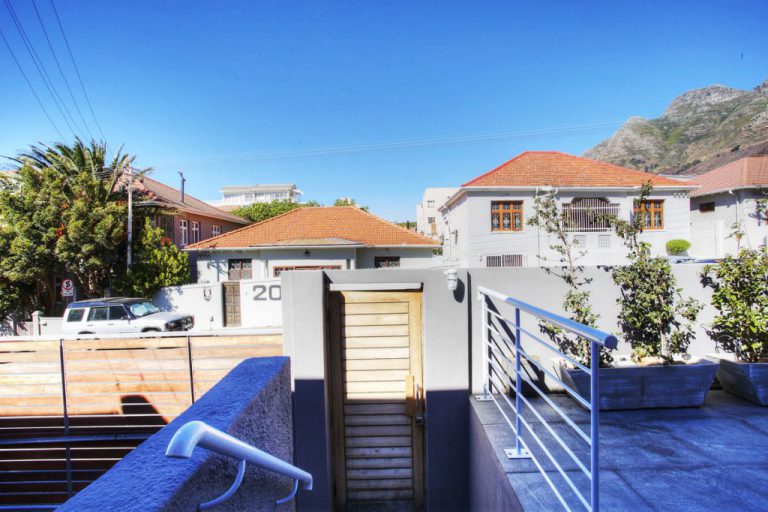 Photo 9 of Valentine Villa accommodation in Oranjezicht, Cape Town with 3 bedrooms and 2 bathrooms