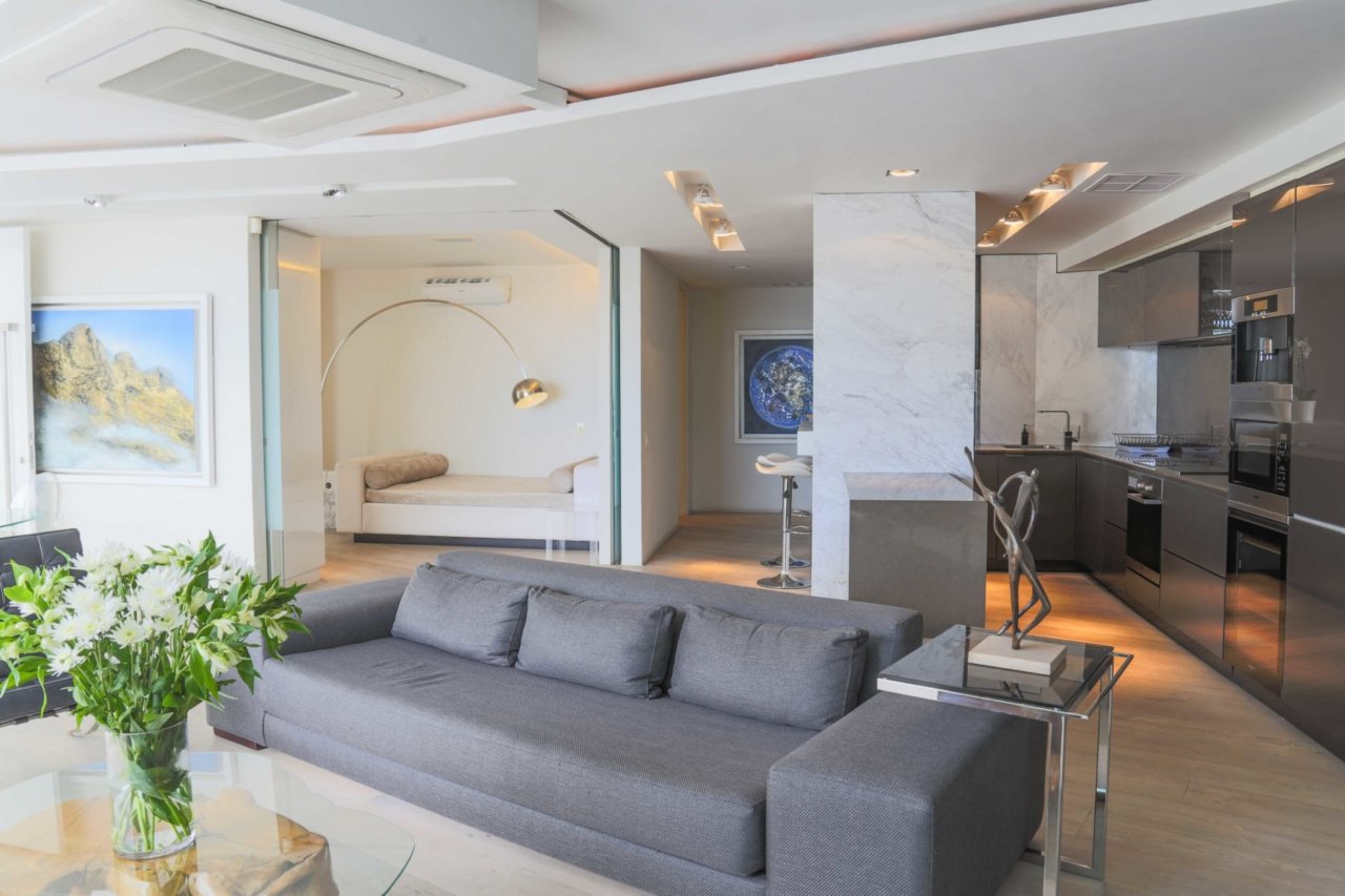 Photo 6 of Victoria Rd Luxury Apartment 101 accommodation in Camps Bay, Cape Town with 1.5 bedrooms and 2 bathrooms