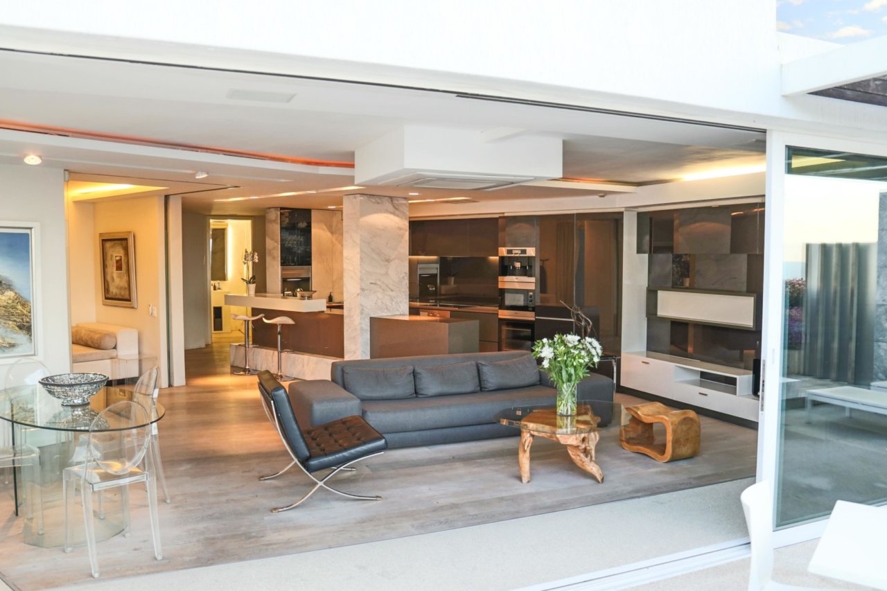Photo 7 of Victoria Rd Luxury Apartment 101 accommodation in Camps Bay, Cape Town with 1.5 bedrooms and 2 bathrooms