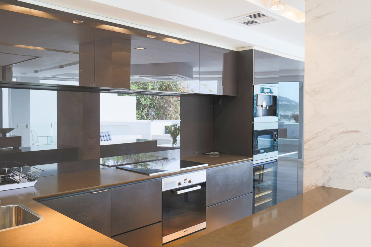 Photo 8 of Victoria Rd Luxury Apartment 101 accommodation in Camps Bay, Cape Town with 1.5 bedrooms and 2 bathrooms