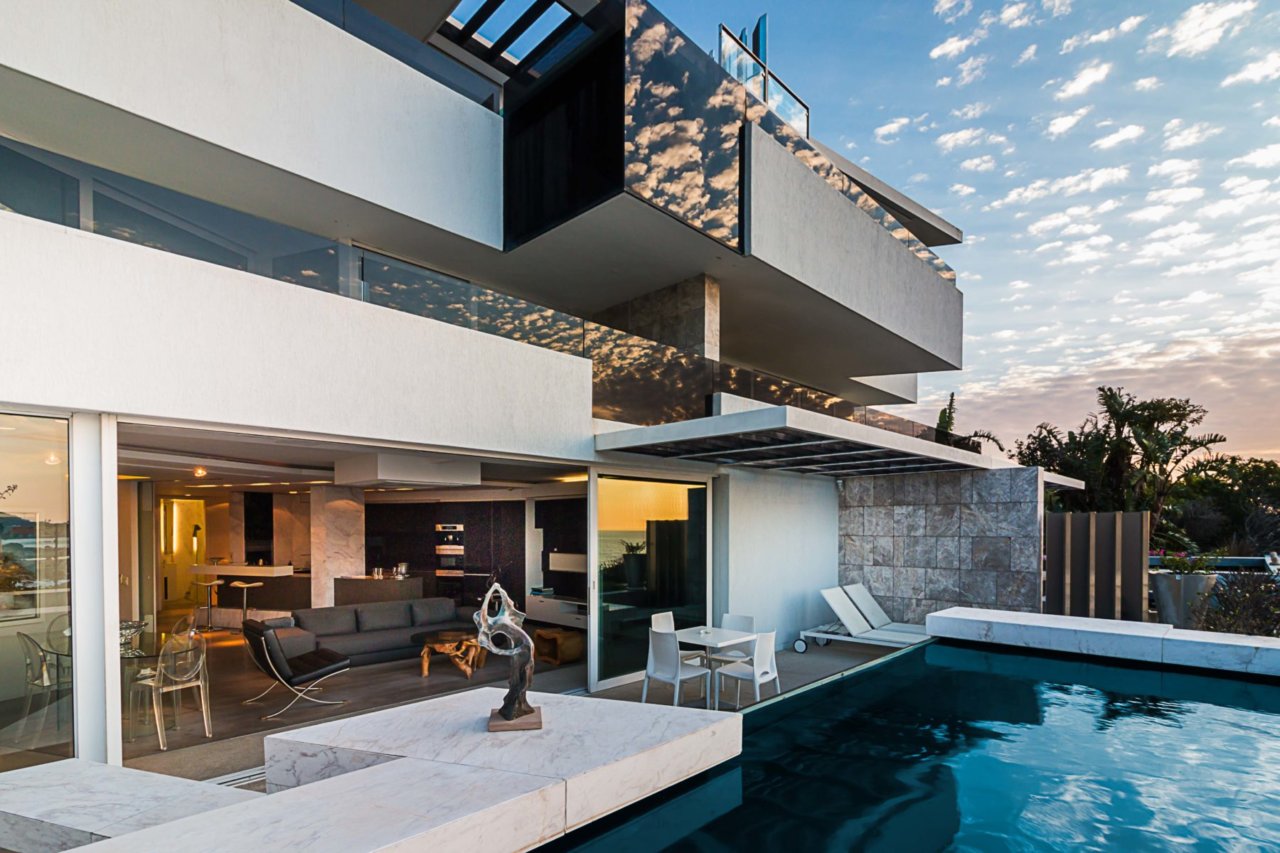Photo 10 of Victoria Rd Luxury Apartment 101 accommodation in Camps Bay, Cape Town with 1.5 bedrooms and 2 bathrooms