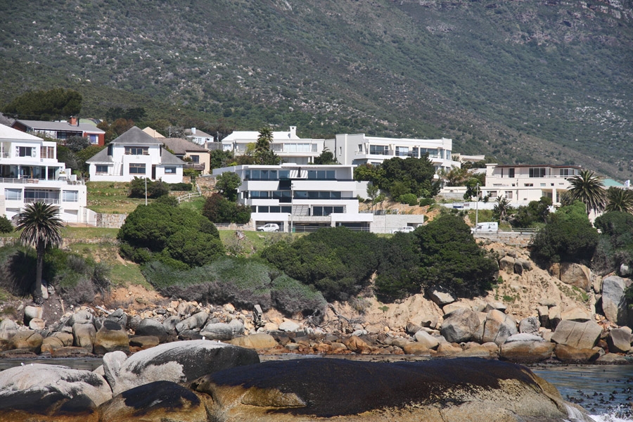 Photo 2 of Victoria Rd Luxury Apartment 201 accommodation in Camps Bay, Cape Town with 3 bedrooms and 3 bathrooms