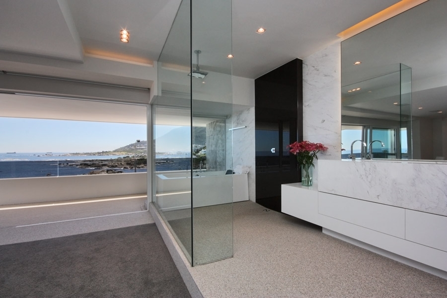 Photo 4 of Victoria Rd Luxury Apartment 202 accommodation in Camps Bay, Cape Town with 3 bedrooms and 3 bathrooms