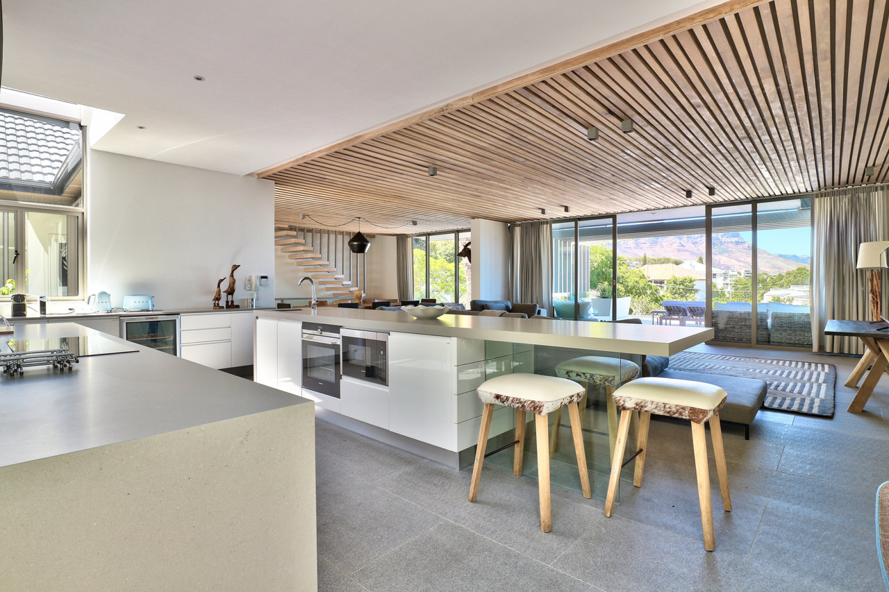 Photo 10 of Villa Argyle accommodation in Camps Bay, Cape Town with 6 bedrooms and 6 bathrooms