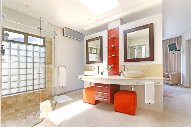 Photo 9 of Villa del Capo accommodation in Camps Bay, Cape Town with 7 bedrooms and 7 bathrooms