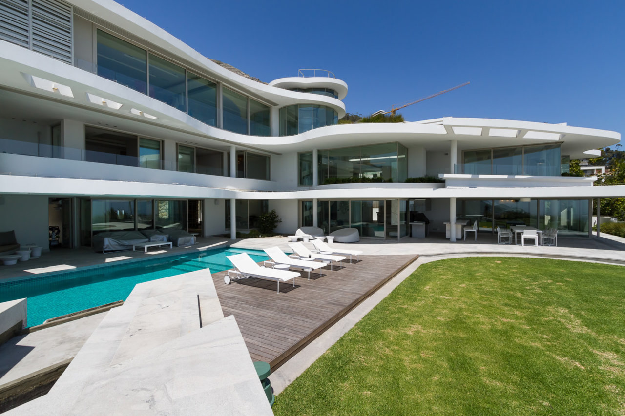 Photo 12 of Villa Esplanade accommodation in Bantry Bay, Cape Town with 4 bedrooms and 5 bathrooms