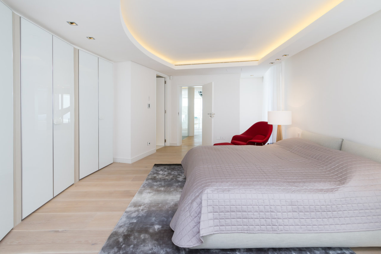 Photo 14 of Villa Esplanade accommodation in Bantry Bay, Cape Town with 4 bedrooms and 5 bathrooms