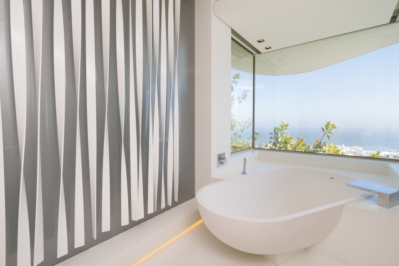 Photo 19 of Villa Esplanade accommodation in Bantry Bay, Cape Town with 4 bedrooms and 5 bathrooms