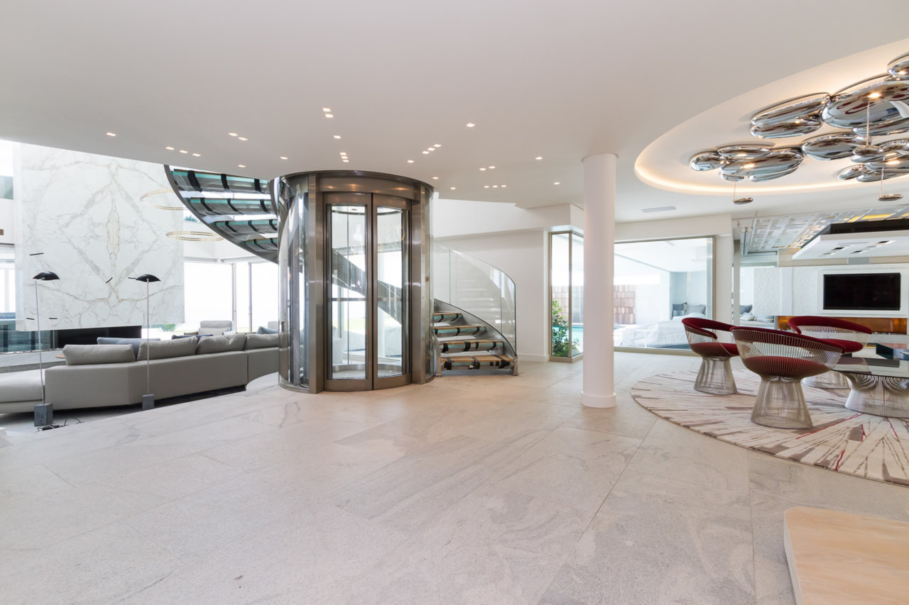 Photo 26 of Villa Esplanade accommodation in Bantry Bay, Cape Town with 4 bedrooms and 5 bathrooms