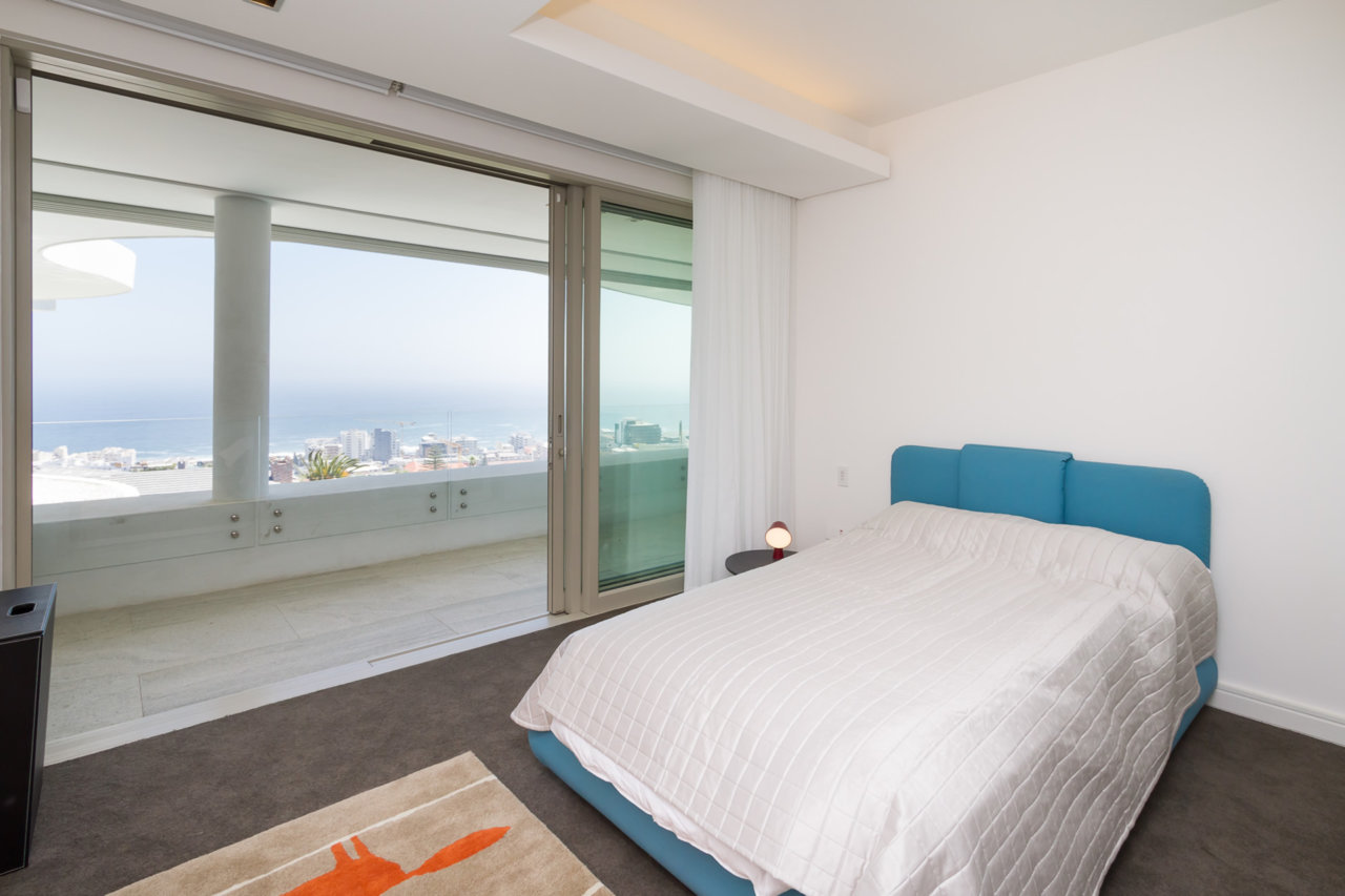 Photo 10 of Villa Esplanade accommodation in Bantry Bay, Cape Town with 4 bedrooms and 5 bathrooms
