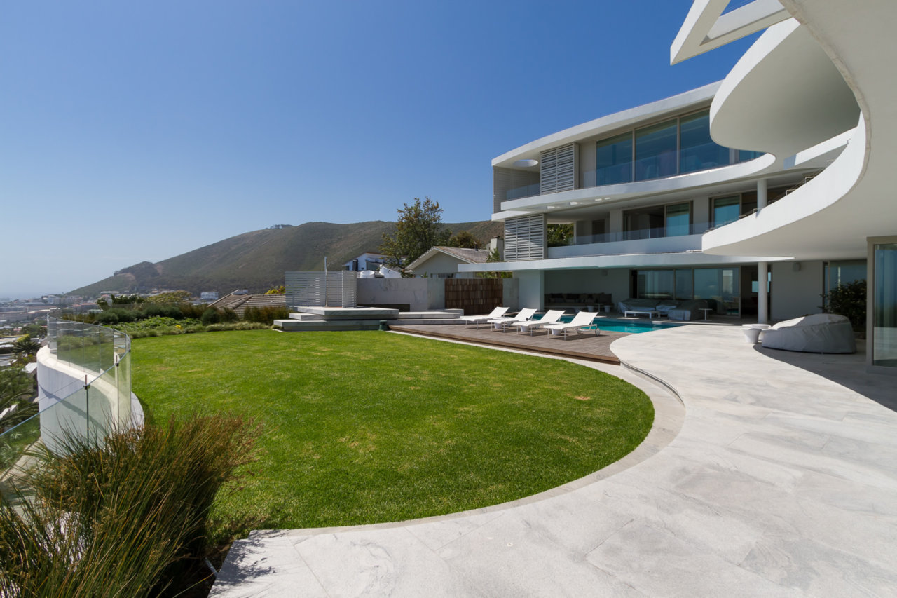 Photo 1 of Villa Esplanade accommodation in Bantry Bay, Cape Town with 4 bedrooms and 5 bathrooms