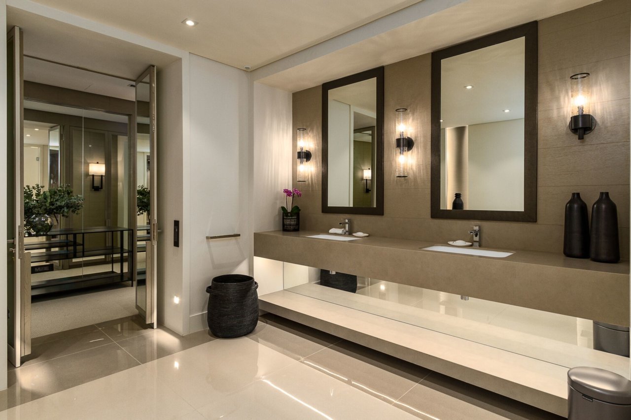 Photo 18 of Villa Halcyon accommodation in Bantry Bay, Cape Town with 5 bedrooms and 5 bathrooms