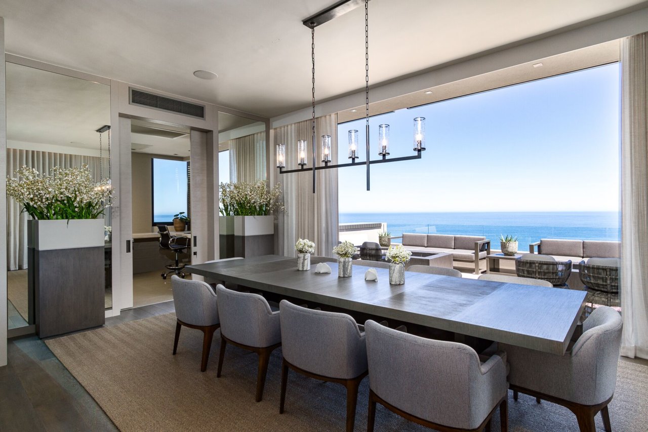 Photo 4 of Villa Halcyon accommodation in Bantry Bay, Cape Town with 5 bedrooms and 5 bathrooms