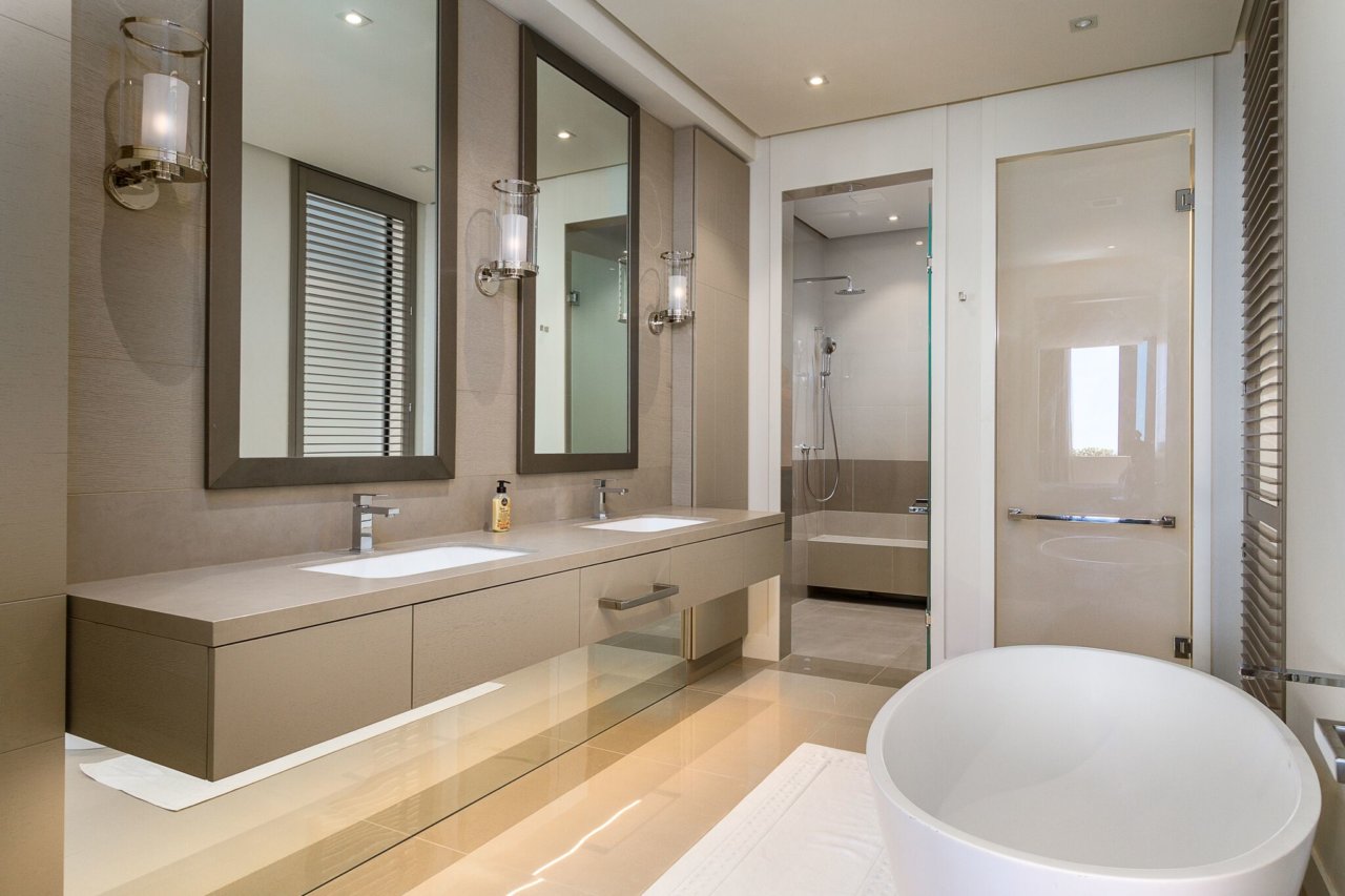 Photo 20 of Villa Halcyon accommodation in Bantry Bay, Cape Town with 5 bedrooms and 5 bathrooms