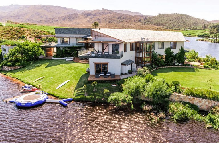 Photo 18 of Villa Lothian accommodation in Grabouw, Cape Town with 8 bedrooms and 8 bathrooms