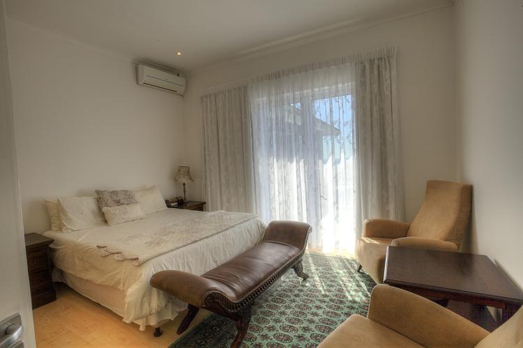 Photo 3 of Villa Pearl accommodation in Fresnaye, Cape Town with 5 bedrooms and 5 bathrooms