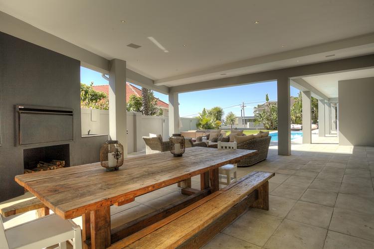 Photo 15 of Villa Pearl accommodation in Fresnaye, Cape Town with 5 bedrooms and 5 bathrooms