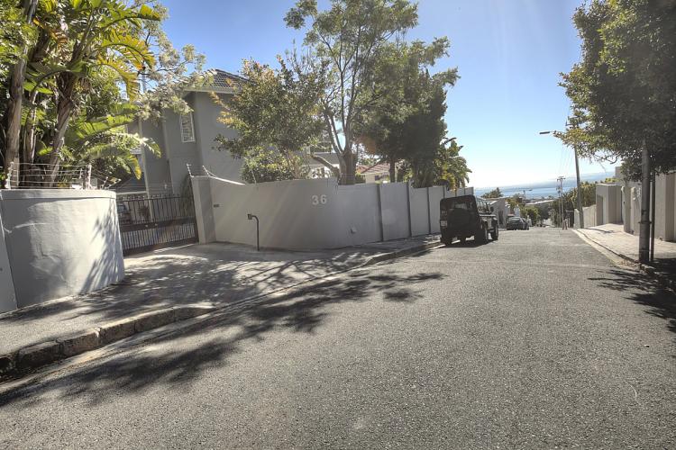 Photo 11 of Villa Pearl accommodation in Fresnaye, Cape Town with 5 bedrooms and 5 bathrooms