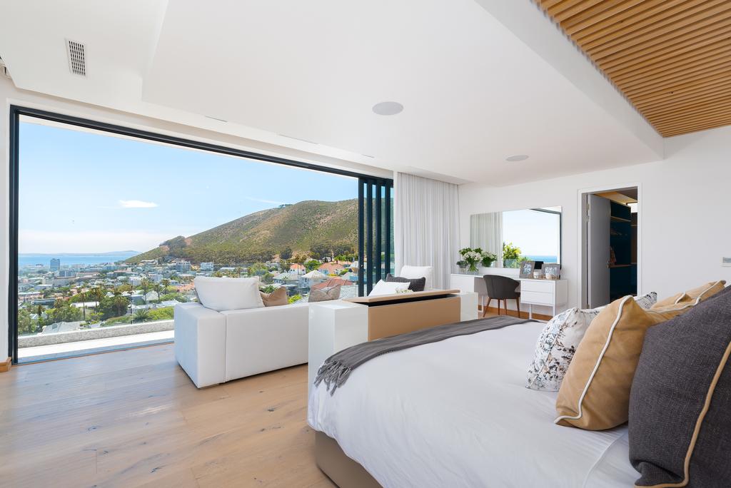 Photo 1 of Villa Rocha accommodation in Fresnaye, Cape Town with 5 bedrooms and 7 bathrooms