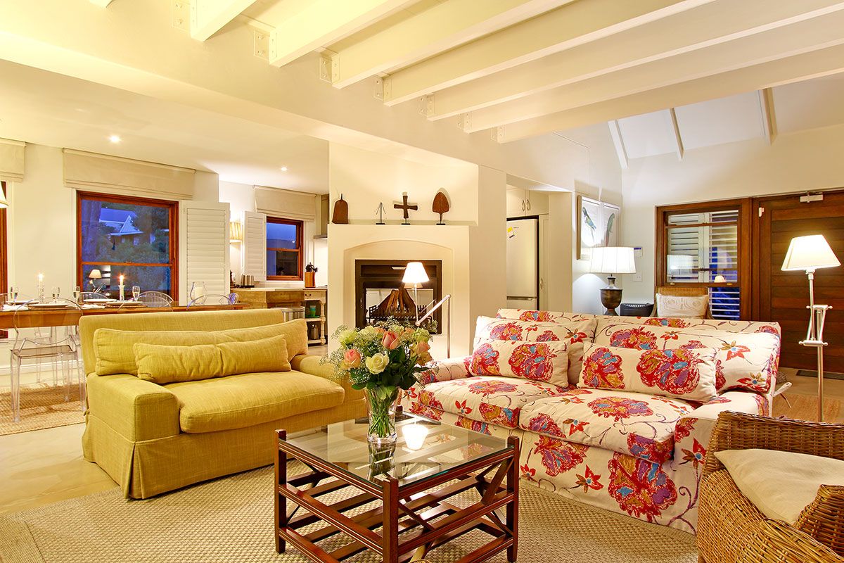 Photo 11 of Villa Silvermist accommodation in Constantia, Cape Town with 3 bedrooms and 3 bathrooms