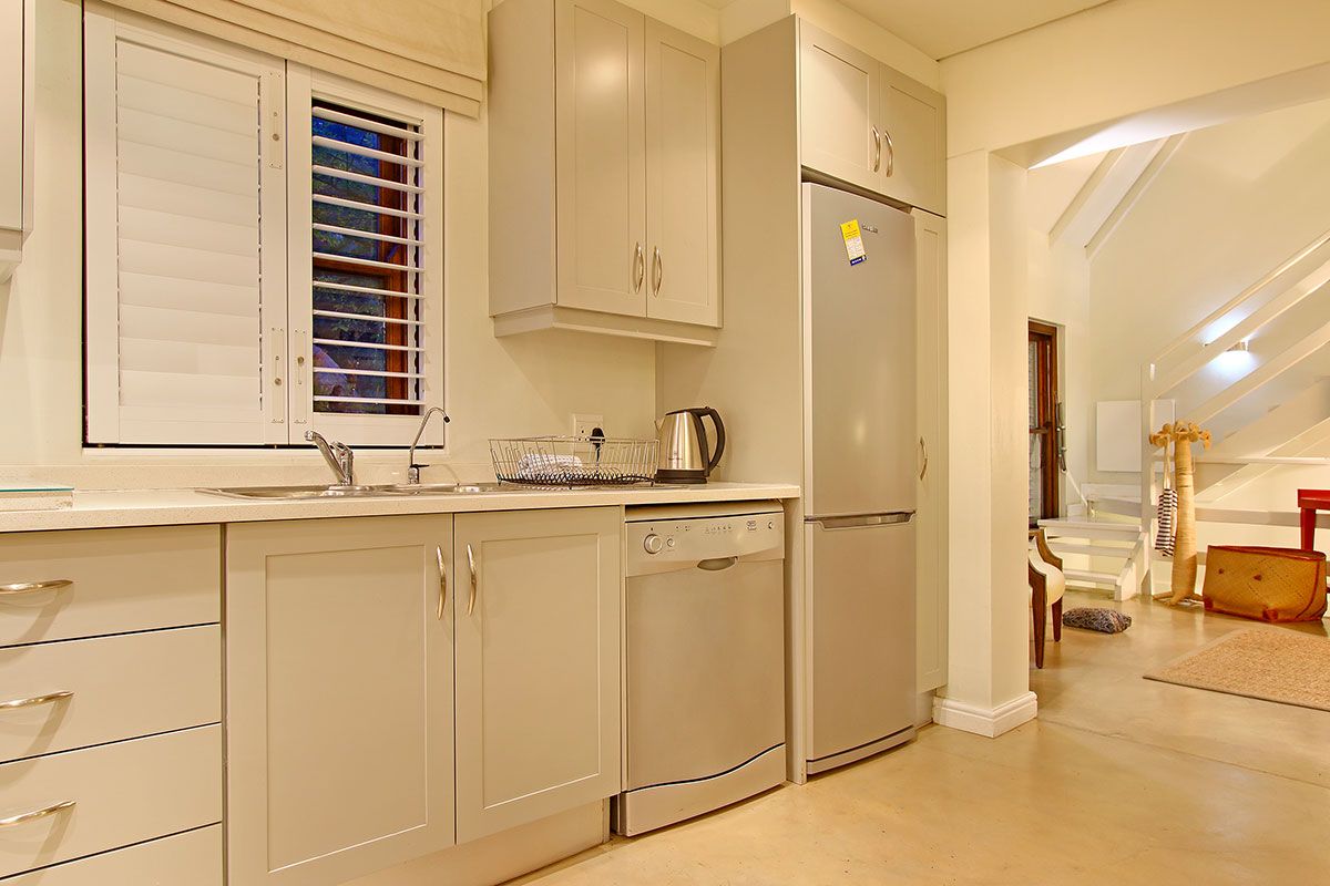 Photo 18 of Villa Silvermist accommodation in Constantia, Cape Town with 3 bedrooms and 3 bathrooms