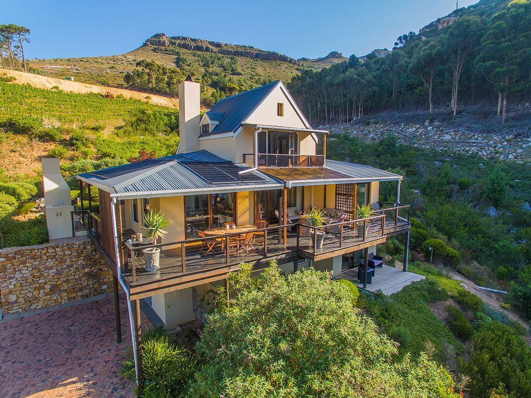 Photo 24 of Villa Silvermist accommodation in Constantia, Cape Town with 3 bedrooms and 3 bathrooms