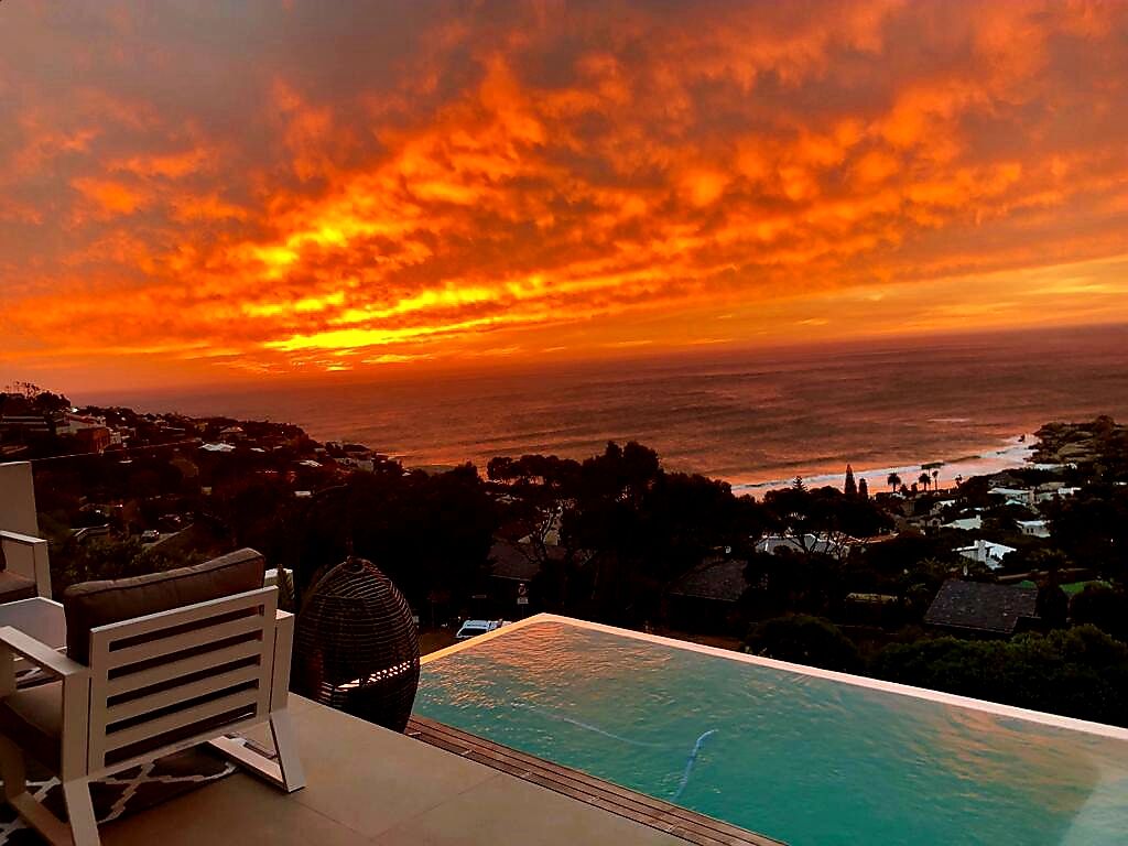 Photo 3 of Whale Rock accommodation in Llandudno, Cape Town with 5 bedrooms and 4 bathrooms