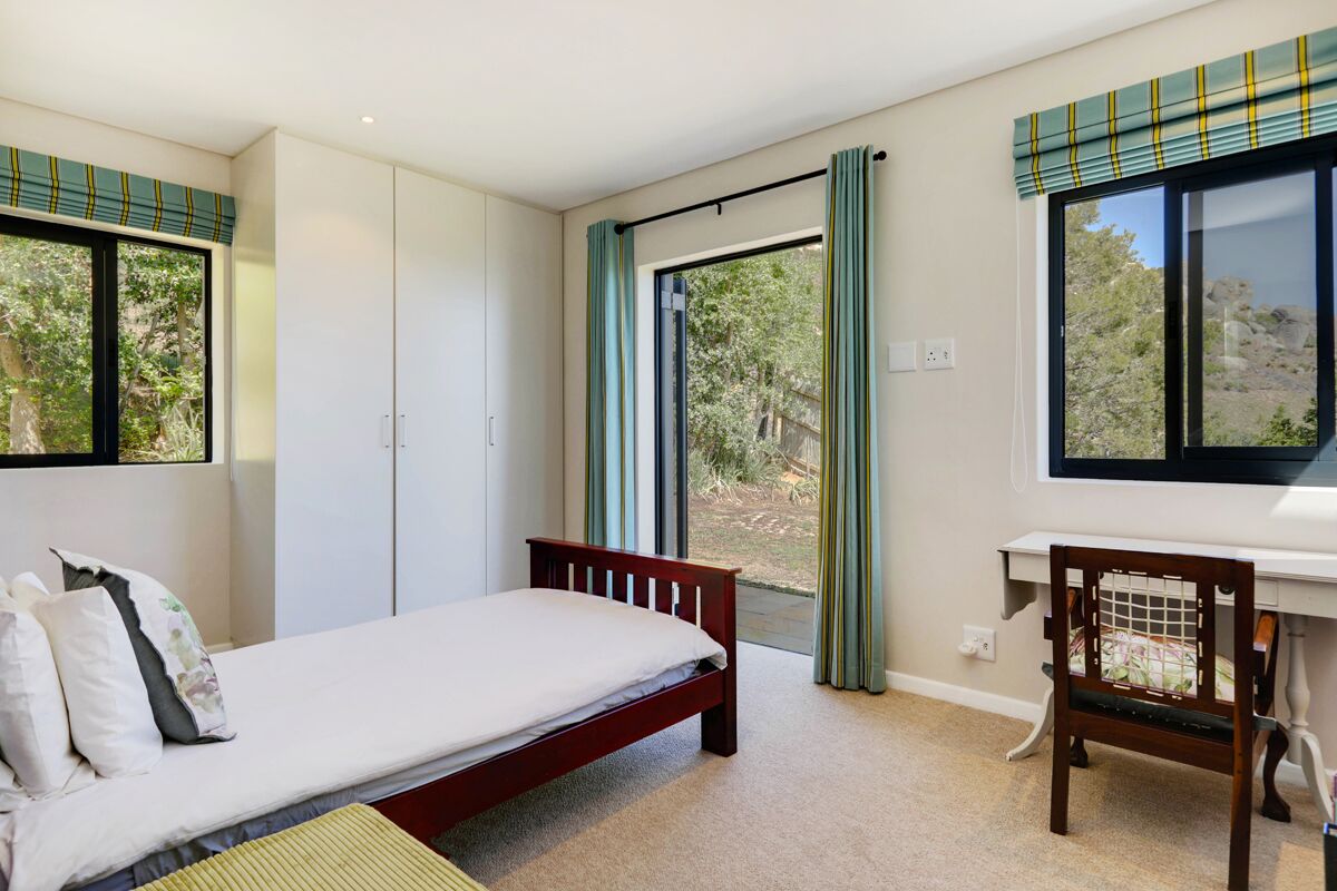 Photo 12 of Whale Rock accommodation in Llandudno, Cape Town with 5 bedrooms and 4 bathrooms