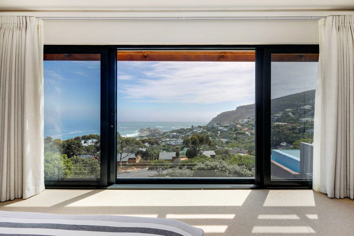Photo 7 of Whale Rock accommodation in Llandudno, Cape Town with 5 bedrooms and 4 bathrooms